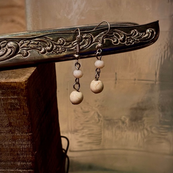 ⚙️3For$30⚙️ NEW White gem and white stone dangle earrings - Picture 2 of 2